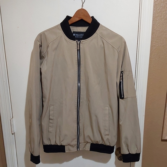 🌺 NEW Mens Urbanfind Tan/Black Lightweight Sportswear Jacket w/Tech Pocket - Picture 1 of 12